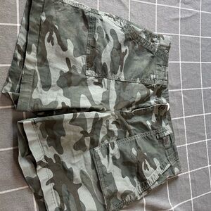 GAP Camouflage 5 inch Shorts